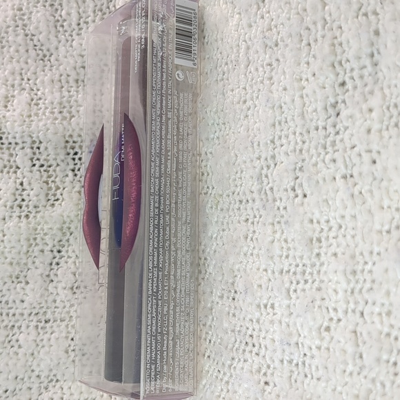 HUDA BEAUTY Demi Matte Cream Liquid Lipstick in Bawse, 3.6ml/0.12fl oz - Picture 6 of 10